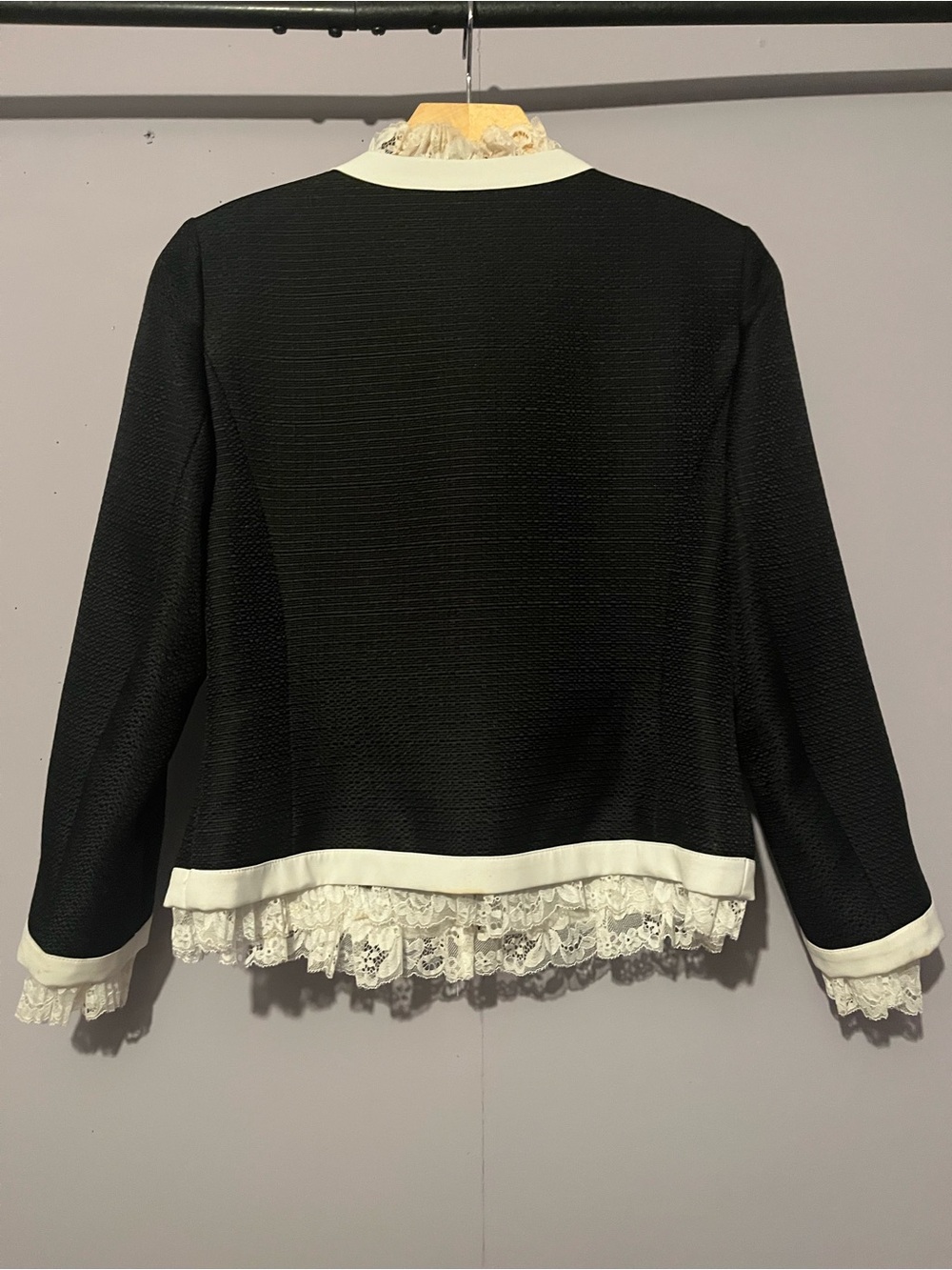 🖤Ted Baker Blazer with Ruffles & Lace🤍 - Picture 3 of 7
